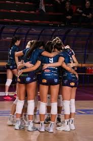 足球中超新外援亮相，身体对抗惊人